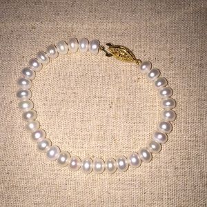 Pearl bracelet